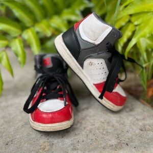 DC Toddler Hightops Sz 8